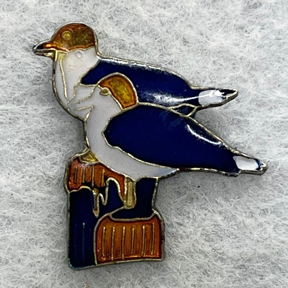 🔮 5/$25 Vintage Blue And White Seagulls Pin